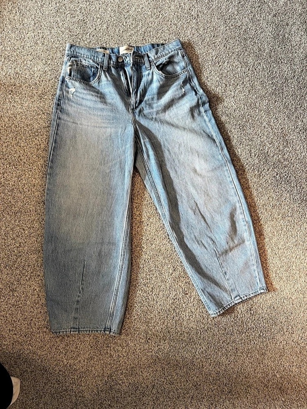 Universal Thread High-Rise Easy Barrel Jeans Barrel Leg Jeans in Blue Like New